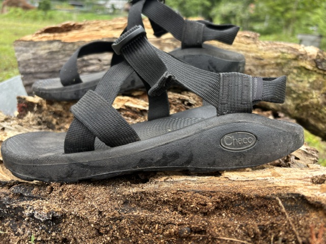 履き込んだChacoサンダルの側面と厚みのあるソール